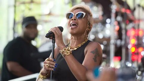 Mary J. Blige performs 'Thick of It' live on the TODAY plaza