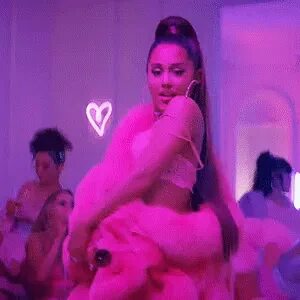 Dancing 7rings GIF - Dancing 7Rings Ariana Grande - Descubre