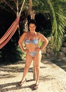 Denise Welch flaunts slimmed-down physique in busty bikini s