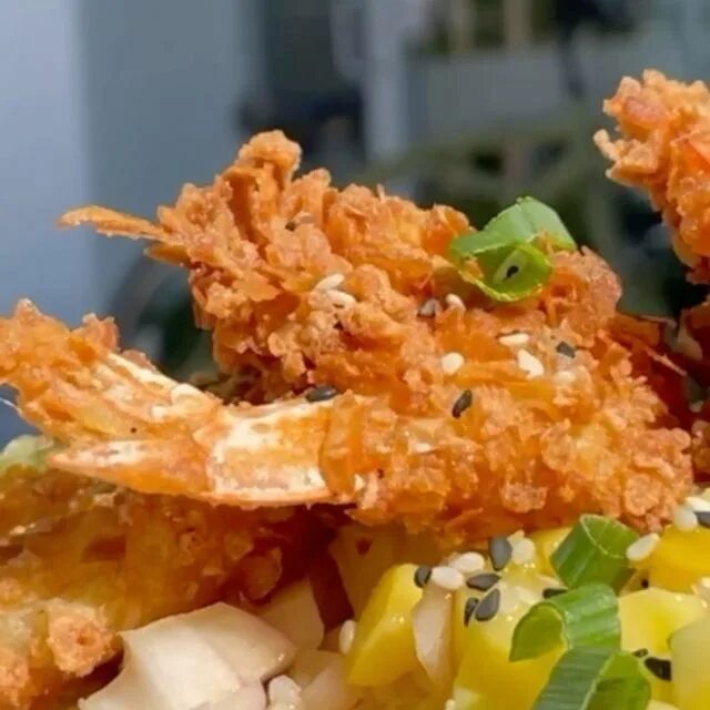 Crunchy, delicious, gluten-free Coconut Shrimp 🍤 🥥 Coconut crusted shrimp ⠀ ⠀ ⠀ ⠀...