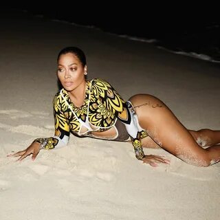 #Power star Lala Anthony shows off blazing bikini bod.