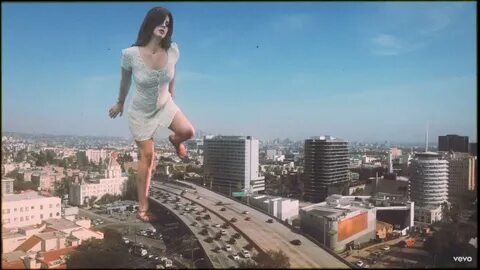 Lana Del Rey vira gigante em clipe e lança novo disco; ouça 
