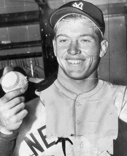 Mickey Mantle card fetches more than $380,000; Record sale s