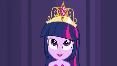 Twilight wearing crown on stage EG - Princess Twilight Spark