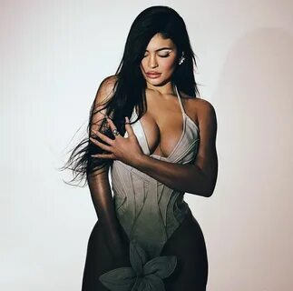 Kylie Jenner Sexy (74 Photos) - Sexy e-Girls 🔞