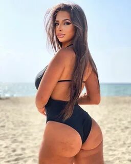 Eva Savagiou amazing boobs. 