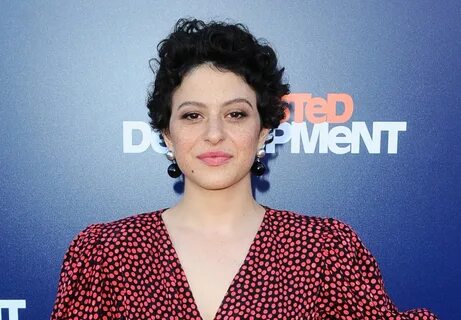 Alia Shawkat Hot Bikini Tattoos Shorts Images Beach Yoga Lea