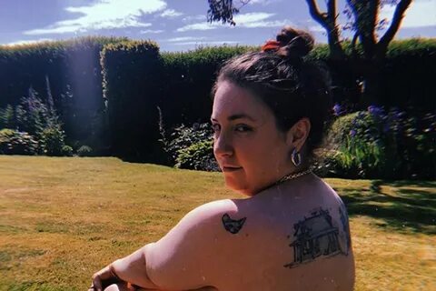 Lena Dunham poses completely naked on Instagram Girlfriend