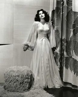 Hedy Lamarr, 1942. * * * #hedylamarr #1940s #oldhollywood #c