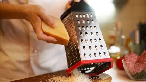 The right way to shred cheese with a cheese grater - Reviewe