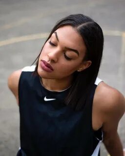Liz Cambage : Liz Cambage - Liz Cambage Photos - WNBA All-St