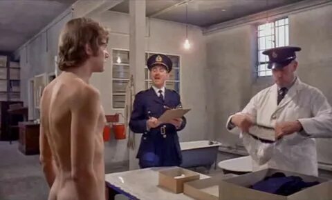 Malcolm McDowell nudo in "Arancia meccanica" (1971) - Nudi a