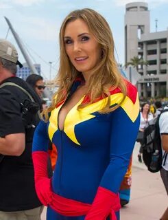 SDCC Comic Con 2014 Cosplay, Captain Marvel (Tanya Tate) Fli