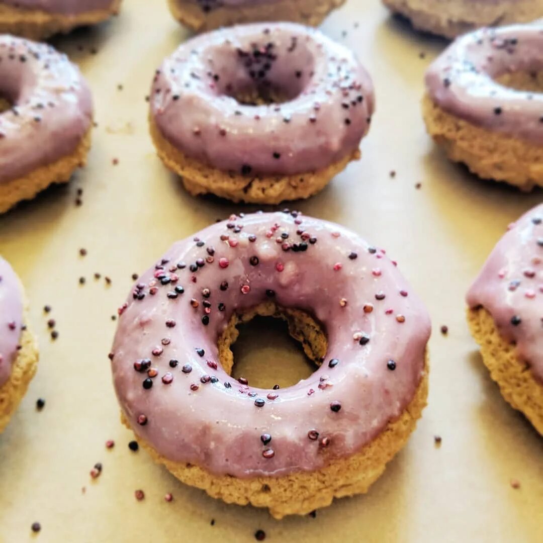 Hannah Kaminsky on Instagram: "Time to bake the doughnuts... 