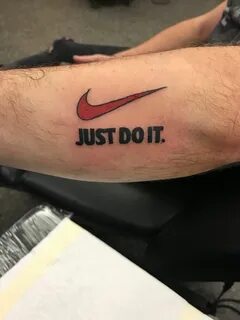 NIKE Just Do it logo tattoo Tatuagens aleatórias, Tatuagem, 