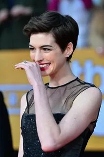 Pin by Caeley Niess on beauty style Anne hathaway short hair