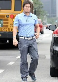 What is that bulge in Mark Wahlberg pants? News, Events, Ent