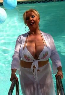 Big boob nother in law in pool like me