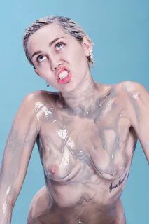 Miley cyrus twitter photo boobs