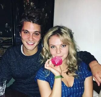 ㅤ ㅤ. on Twitter: ""Luke e Eloise gravaram a cena do bar onte