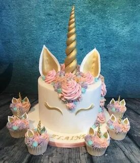 Pastel unicorn cake and cupcakes Baby birthday cakes, Cupcak