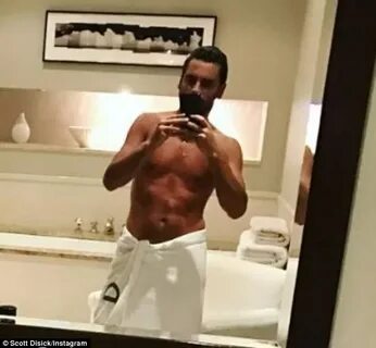 Scott Disick mimics Kim Kardashian's nude mirror selfie