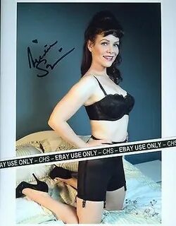 MEREDITH SALENGER SEXY!! SIGNED COLOR 8x10 PHOTO "THE JOURNE