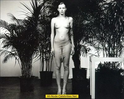 Karen Elson topless & fully nude