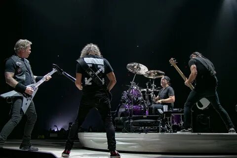 Photo Gallery: Fresno, CA - December 9, 2018 Metallica.com M