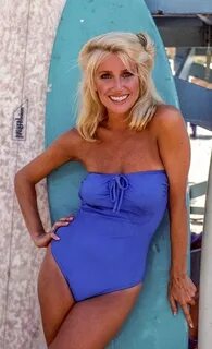 Suzanne Somers. Famous women, Suzanne somers, One piece