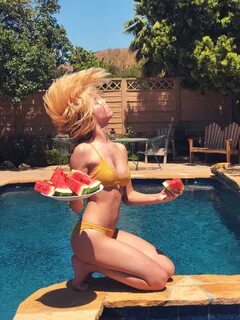 Courtney Miller di Twitter: "When watermelon falls in ur cle