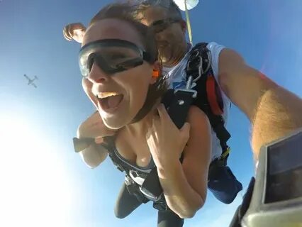 Topless Skydiving - Porn photos HD and porn pictures of nake