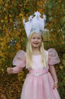 Family Wizard of Oz Costumes - DIY Glinda Crown - Yes You Ca