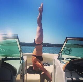 Pop Minute - Hilaria Baldwin Bikini Boat Headstand Photos - 