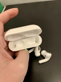 Наушники APPLE AirPods Pro with Wireless Charging Case MWP22