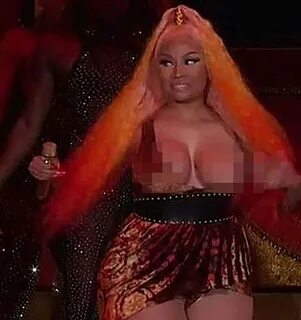 Nicki minaj boobs slip