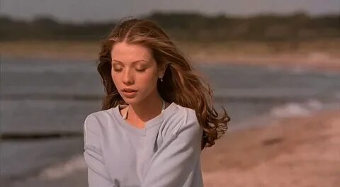 Michelle Trachtenberg brought some plot to Eurotrip - GIF on