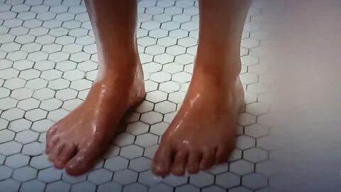 Ashley Hinshaw's Feet wikiFeet