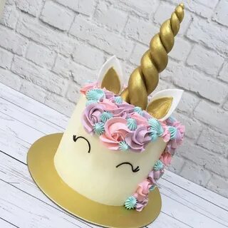 Crissa's Cake Corner!: Unicorn Cake and Cupcakes