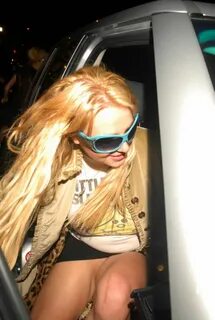 PixelBomb.com - Britney Spears exposed her no panties upskir