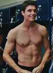 Фото актера Робби Амелл / Robbie Amell