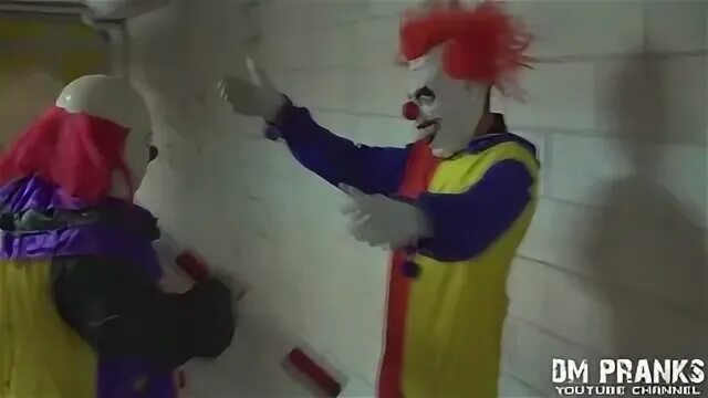 Killer Clown Prank in the Hood (PRANKS GONE WRONG) Social Ex