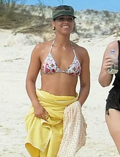 Alicia Keys Bikini Pictures in the Bahamas POPSUGAR Celebrit