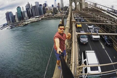 Tourist snaps a selfie after illegally climbing Brooklyn Bri