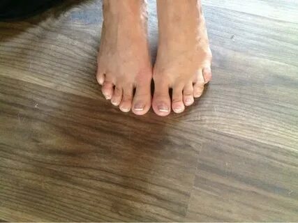 Holly Halston Feet (18 photos) - celebrity-feet.com