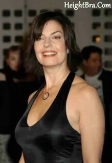 Sela Ward Height, Weight, Bra, Bio, Figure Size HeightBra.Co