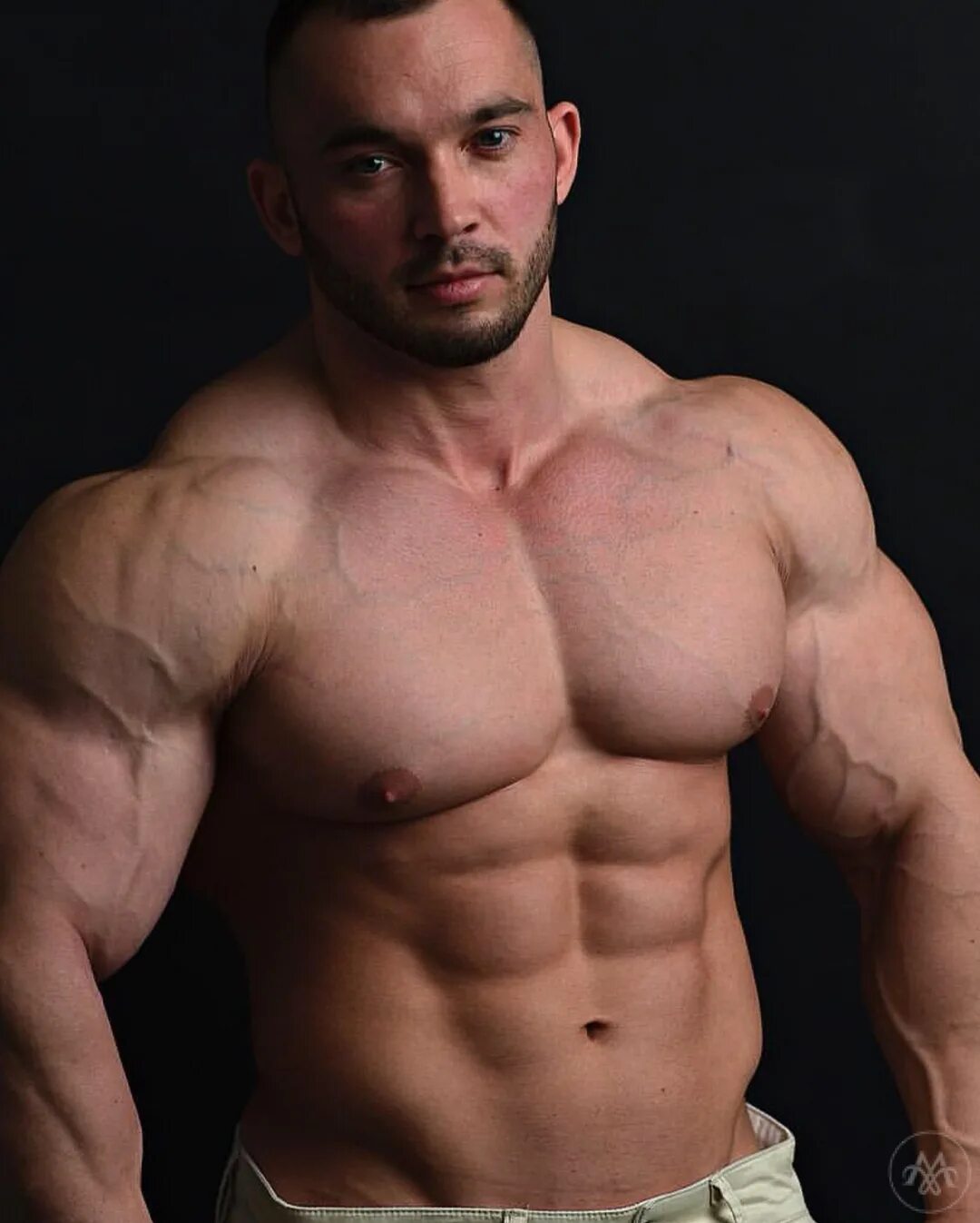 ▶ Follow @muscular_world for more photos/videos of incredible bodybuilders ...