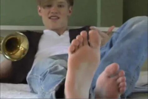 Famous Twink Feet: Lucas Till