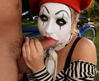 Голые девушки клоуны - 66 красивых секс фото