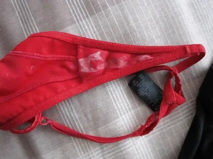 Tanga blitzt aus der hose